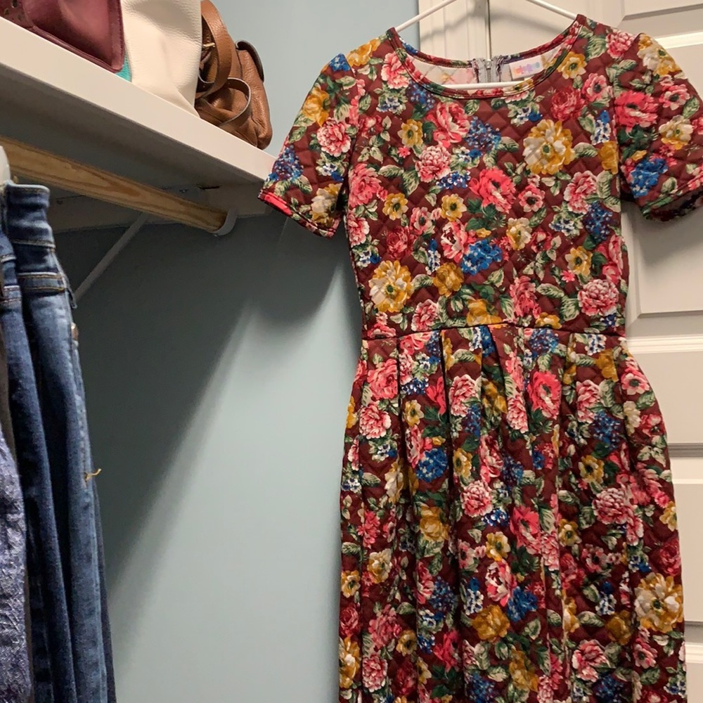 Quilted Wine floral dress. Pockets!
